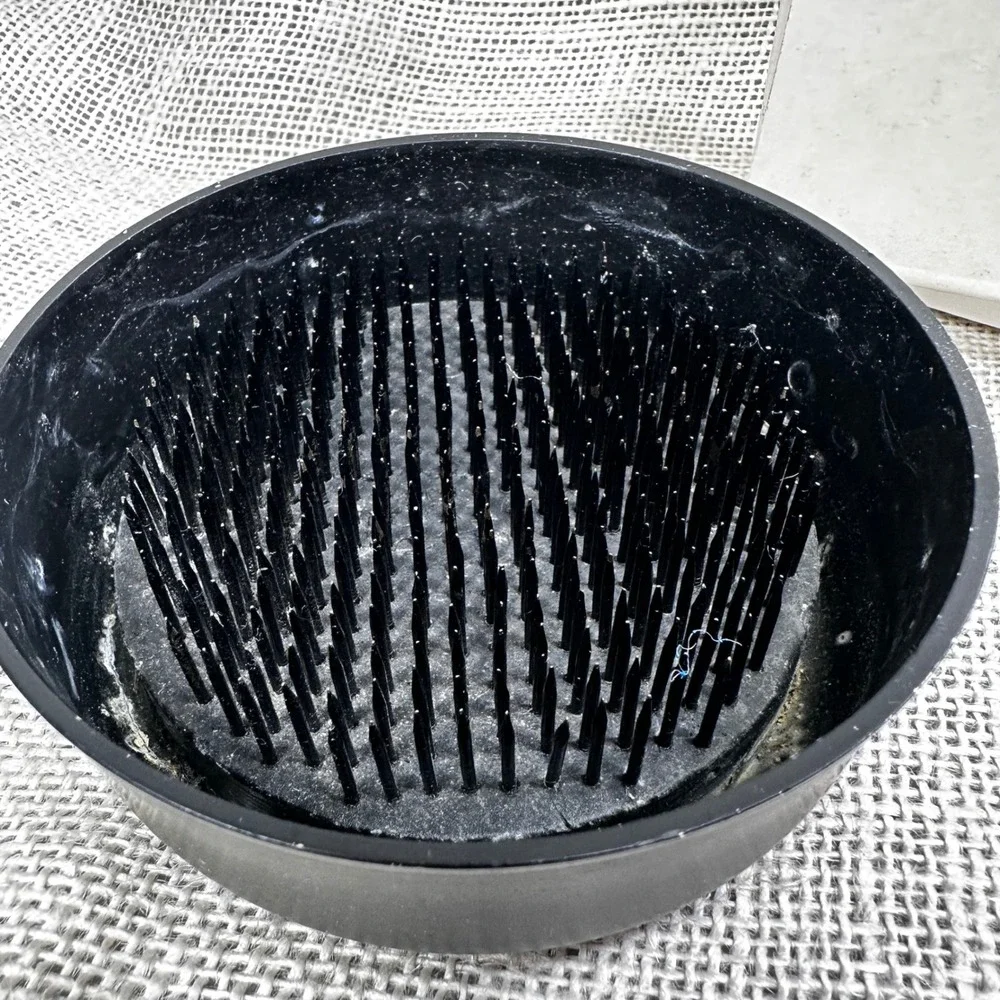 Pottery Barn Flower Arranger Black Round Bowl Metal Pin Frog‎ Kenzan 199398 vtg